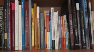 LESEPUNKTE schafft Platz im Regal – kunsthistorische und -geschichtliche Bücher zu verschenken!